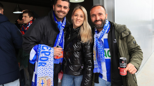 Varias peñas estuvieron representadas en El Alcoraz para el Huesca-Deportivo