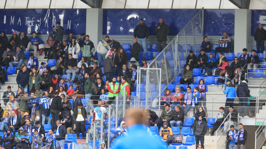 Varias peñas estuvieron representadas en El Alcoraz para el Huesca-Deportivo