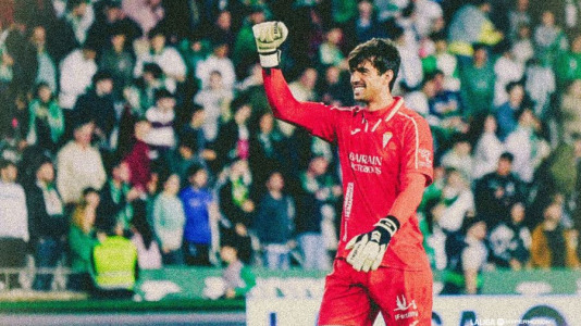 Equipos y árbitros lucieron camisetas con diseños inspirados en épocas pasadas
