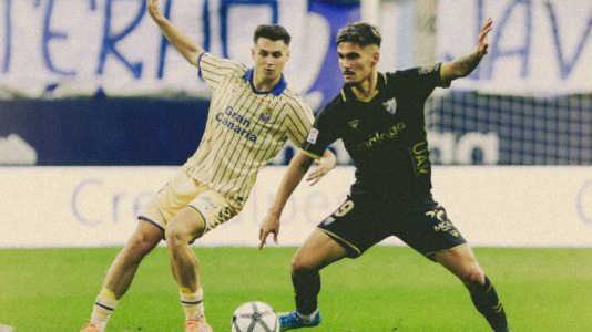 Equipos y árbitros lucieron camisetas con diseños inspirados en épocas pasadas