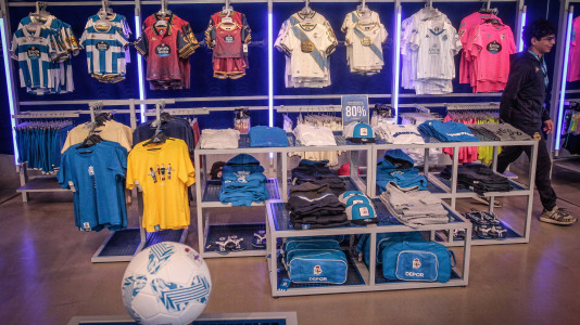 Yeremay, Luismi, Millene y Noé recibieron a los deportivistas en el nuevo espacio del estadio de Riazor