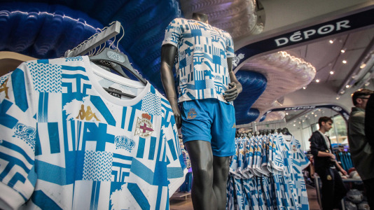 Yeremay, Luismi, Millene y Noé recibieron a los deportivistas en el nuevo espacio del estadio de Riazor