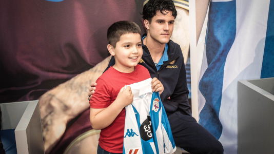 Yeremay, Luismi, Millene y Noé recibieron a los deportivistas en el nuevo espacio del estadio de Riazor