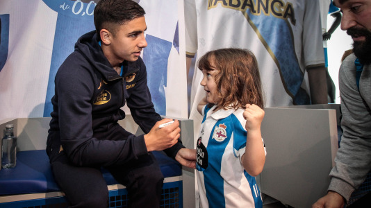 Yeremay, Luismi, Millene y Noé recibieron a los deportivistas en el nuevo espacio del estadio de Riazor