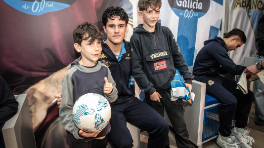 Yeremay, Luismi, Millene y Noé recibieron a los deportivistas en el nuevo espacio del estadio de Riazor