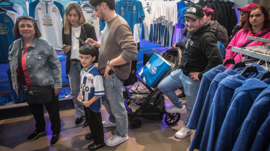 Yeremay, Luismi, Millene y Noé recibieron a los deportivistas en el nuevo espacio del estadio de Riazor