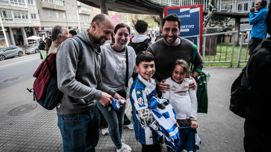 Yeremay, Luismi, Millene y Noé recibieron a los deportivistas en el nuevo espacio del estadio de Riazor