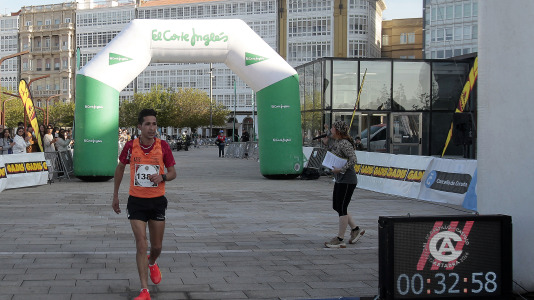 Casi 2.000 personas participaron en el recorrido de 10 kilómetros entre Oleiros y A Coruña