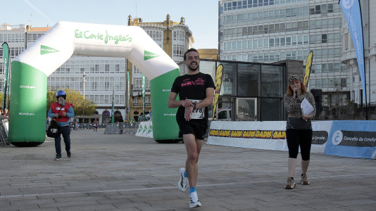 Casi 2.000 personas participaron en el recorrido de 10 kilómetros entre Oleiros y A Coruña