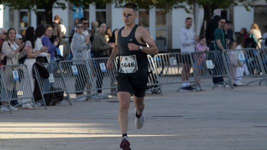 Casi 2.000 personas participaron en el recorrido de 10 kilómetros entre Oleiros y A Coruña