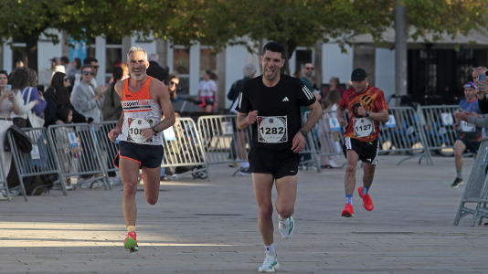 Casi 2.000 personas participaron en el recorrido de 10 kilómetros entre Oleiros y A Coruña