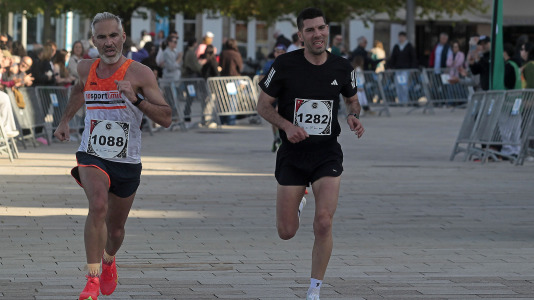 Casi 2.000 personas participaron en el recorrido de 10 kilómetros entre Oleiros y A Coruña