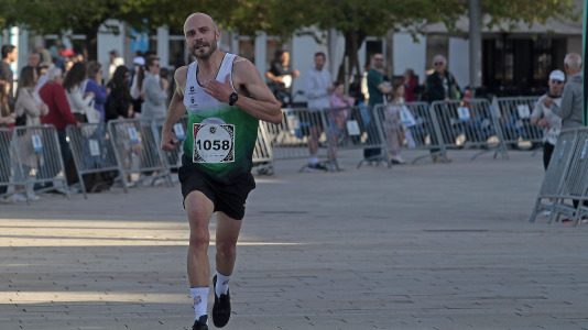 Casi 2.000 personas participaron en el recorrido de 10 kilómetros entre Oleiros y A Coruña