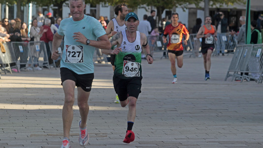 Casi 2.000 personas participaron en el recorrido de 10 kilómetros entre Oleiros y A Coruña