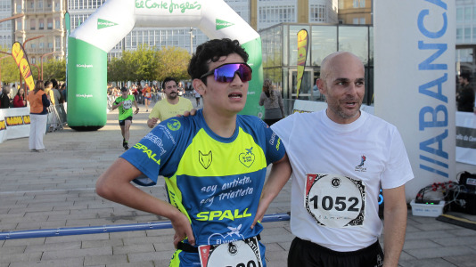 Casi 2.000 personas participaron en el recorrido de 10 kilómetros entre Oleiros y A Coruña