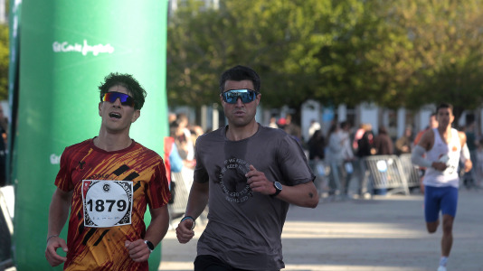 Casi 2.000 personas participaron en el recorrido de 10 kilómetros entre Oleiros y A Coruña