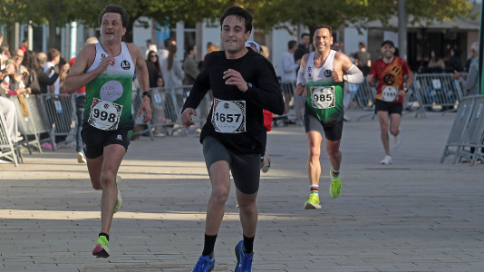 Casi 2.000 personas participaron en el recorrido de 10 kilómetros entre Oleiros y A Coruña