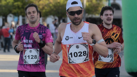Casi 2.000 personas participaron en el recorrido de 10 kilómetros entre Oleiros y A Coruña
