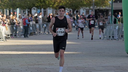Casi 2.000 personas participaron en el recorrido de 10 kilómetros entre Oleiros y A Coruña