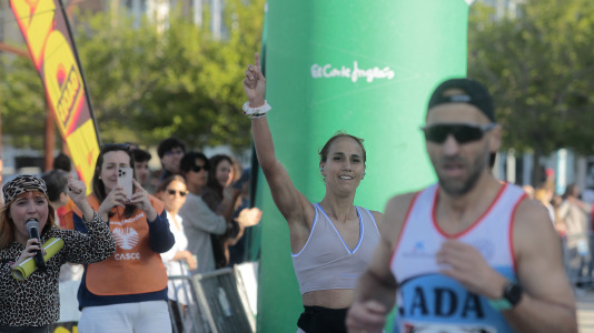 Casi 2.000 personas participaron en el recorrido de 10 kilómetros entre Oleiros y A Coruña