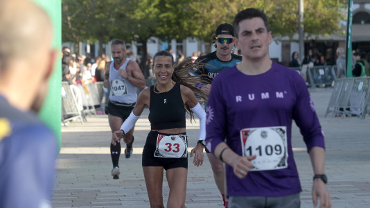 Casi 2.000 personas participaron en el recorrido de 10 kilómetros entre Oleiros y A Coruña