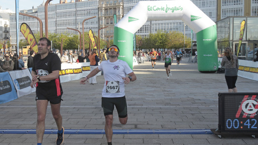 Casi 2.000 personas participaron en el recorrido de 10 kilómetros entre Oleiros y A Coruña