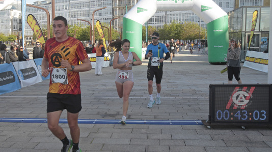 Casi 2.000 personas participaron en el recorrido de 10 kilómetros entre Oleiros y A Coruña