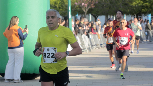 Casi 2.000 personas participaron en el recorrido de 10 kilómetros entre Oleiros y A Coruña