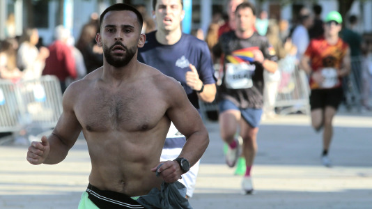 Casi 2.000 personas participaron en el recorrido de 10 kilómetros entre Oleiros y A Coruña