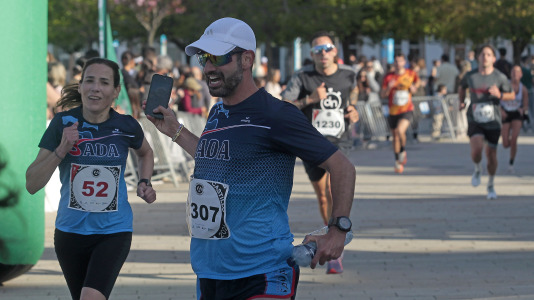 Casi 2.000 personas participaron en el recorrido de 10 kilómetros entre Oleiros y A Coruña