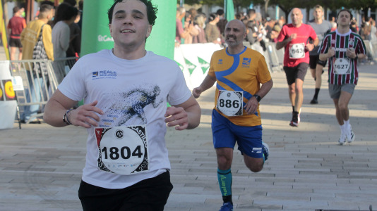 Casi 2.000 personas participaron en el recorrido de 10 kilómetros entre Oleiros y A Coruña