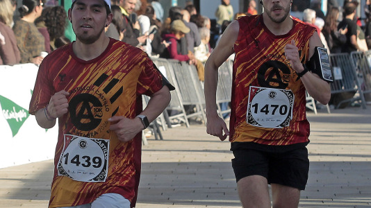 Casi 2.000 personas participaron en el recorrido de 10 kilómetros entre Oleiros y A Coruña