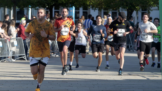 Casi 2.000 personas participaron en el recorrido de 10 kilómetros entre Oleiros y A Coruña