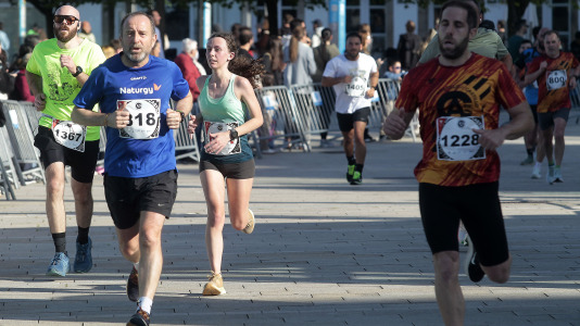Casi 2.000 personas participaron en el recorrido de 10 kilómetros entre Oleiros y A Coruña