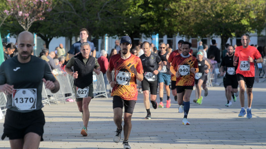 Casi 2.000 personas participaron en el recorrido de 10 kilómetros entre Oleiros y A Coruña