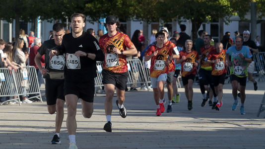 Casi 2.000 personas participaron en el recorrido de 10 kilómetros entre Oleiros y A Coruña