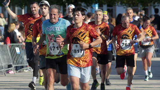 Casi 2.000 personas participaron en el recorrido de 10 kilómetros entre Oleiros y A Coruña