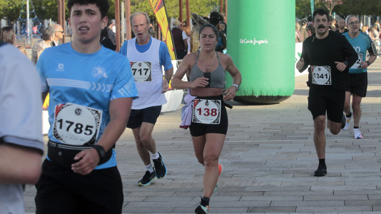 Casi 2.000 personas participaron en el recorrido de 10 kilómetros entre Oleiros y A Coruña