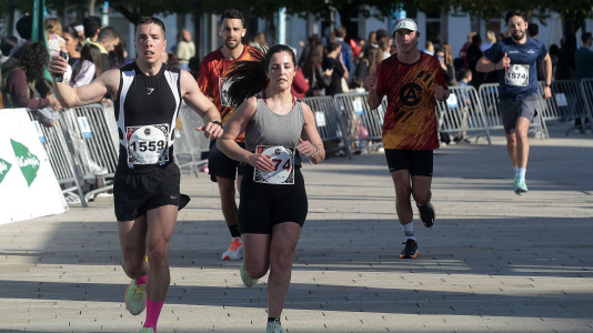 Casi 2.000 personas participaron en el recorrido de 10 kilómetros entre Oleiros y A Coruña
