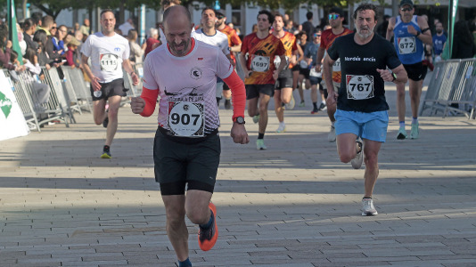 Casi 2.000 personas participaron en el recorrido de 10 kilómetros entre Oleiros y A Coruña
