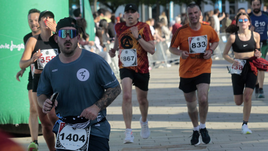 Casi 2.000 personas participaron en el recorrido de 10 kilómetros entre Oleiros y A Coruña