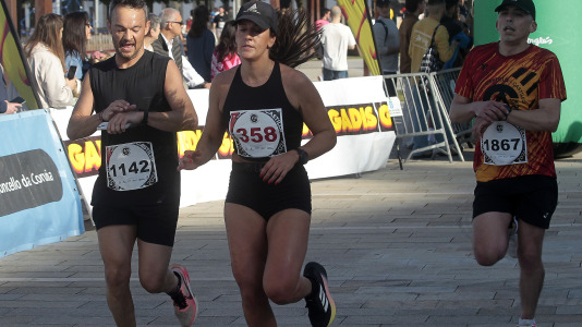 Casi 2.000 personas participaron en el recorrido de 10 kilómetros entre Oleiros y A Coruña