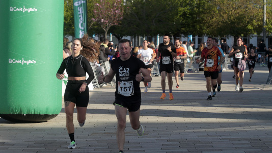 Casi 2.000 personas participaron en el recorrido de 10 kilómetros entre Oleiros y A Coruña