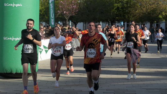 Casi 2.000 personas participaron en el recorrido de 10 kilómetros entre Oleiros y A Coruña