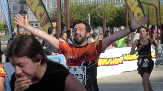 Casi 2.000 personas participaron en el recorrido de 10 kilómetros entre Oleiros y A Coruña