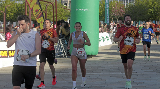 Casi 2.000 personas participaron en el recorrido de 10 kilómetros entre Oleiros y A Coruña