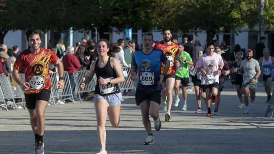 Casi 2.000 personas participaron en el recorrido de 10 kilómetros entre Oleiros y A Coruña
