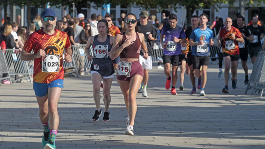 Casi 2.000 personas participaron en el recorrido de 10 kilómetros entre Oleiros y A Coruña