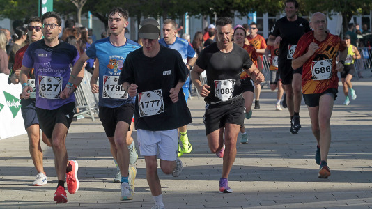 Casi 2.000 personas participaron en el recorrido de 10 kilómetros entre Oleiros y A Coruña