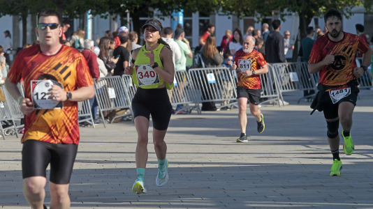 Casi 2.000 personas participaron en el recorrido de 10 kilómetros entre Oleiros y A Coruña